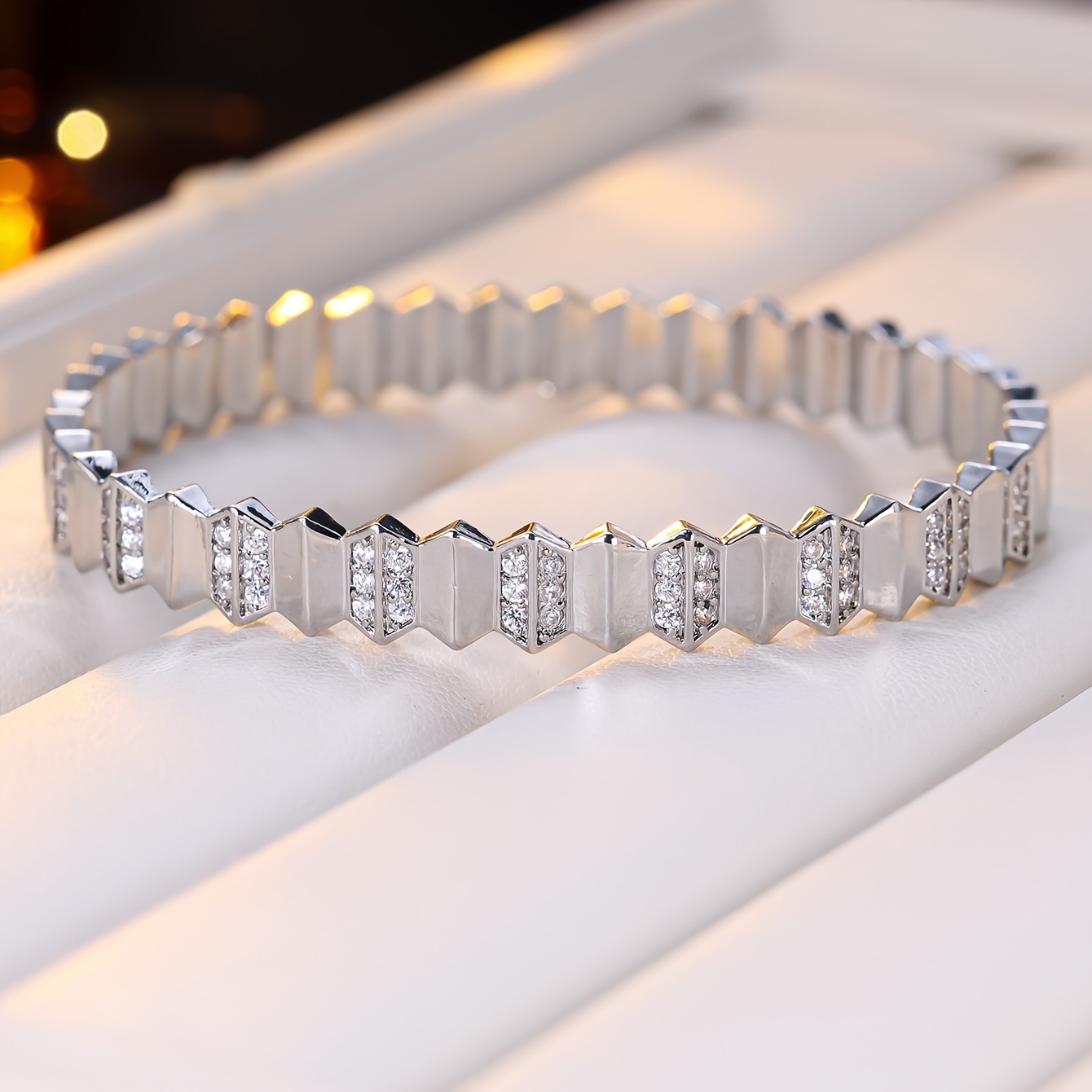 Women's Luxurious Hexagonal Geometric Design Bracelet